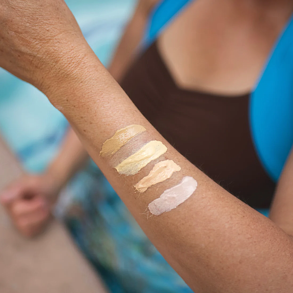 Tinted Mineral Sunscreen Peach SPF31, 1oz - Image 2